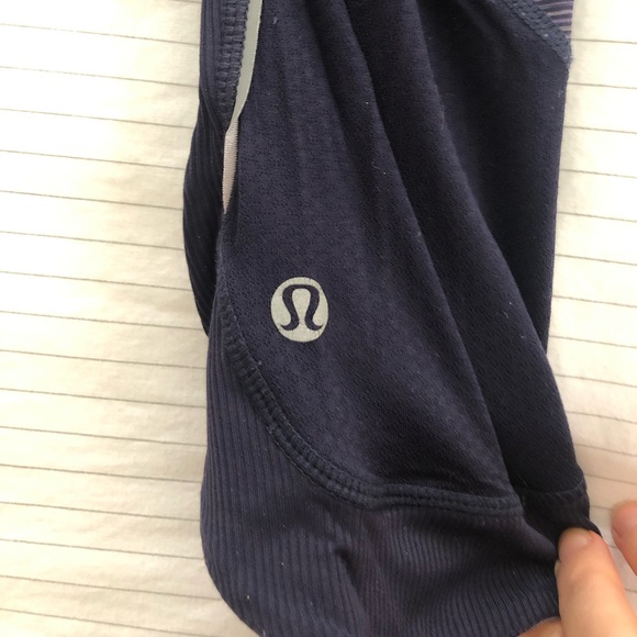 Lulu Lemon crop purple leggings size 4 - Picture 4 of 8